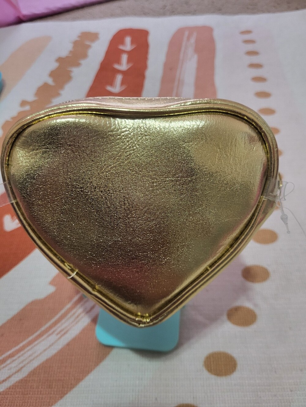 Juicy Couture Gold Heart Cosmetic Pouch with Pink & Fuchsia Hearts - Picture 3 of 5